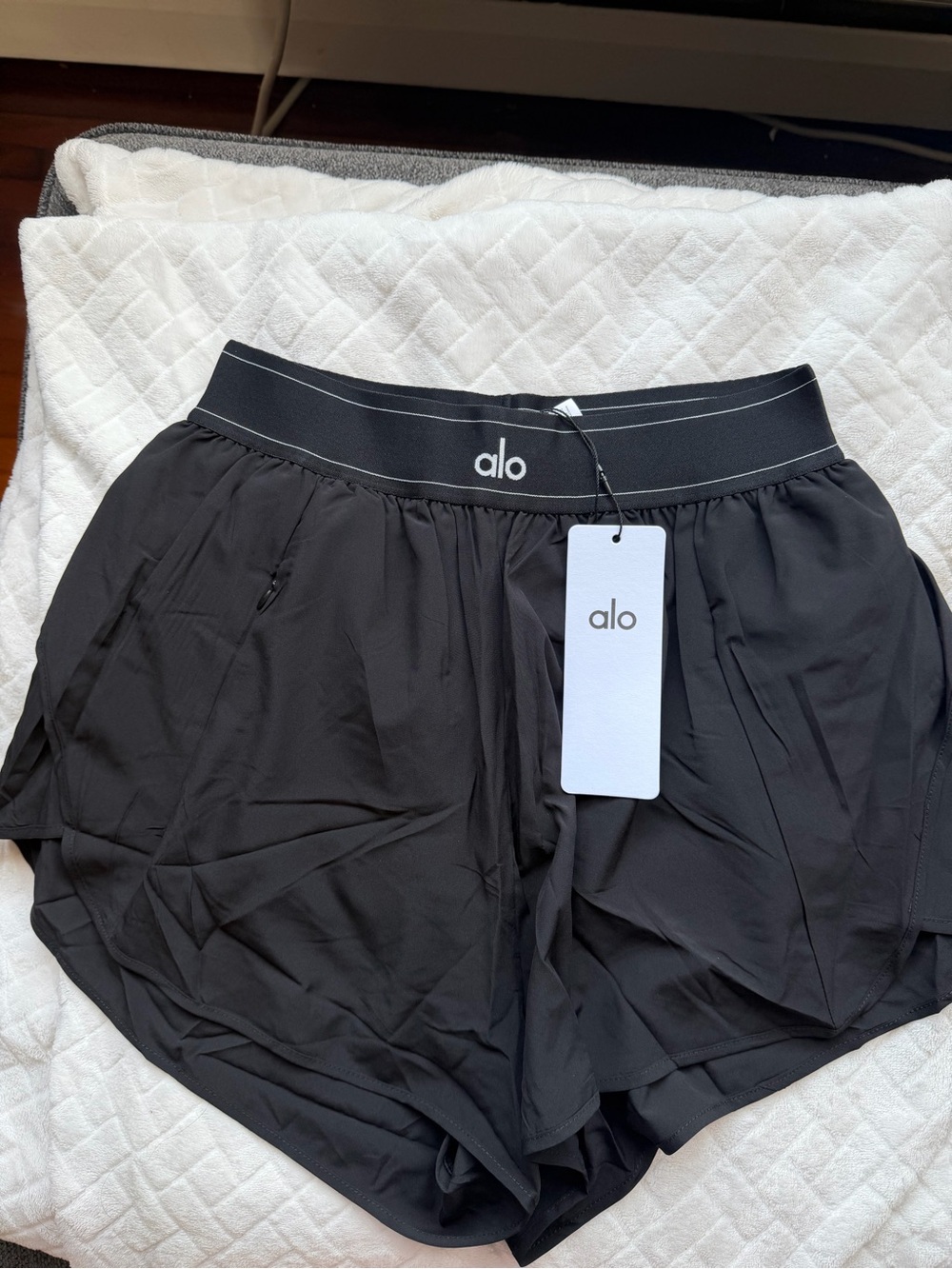 ALO Yoga Black Women’s Athletic Shorts with Logo Waistband